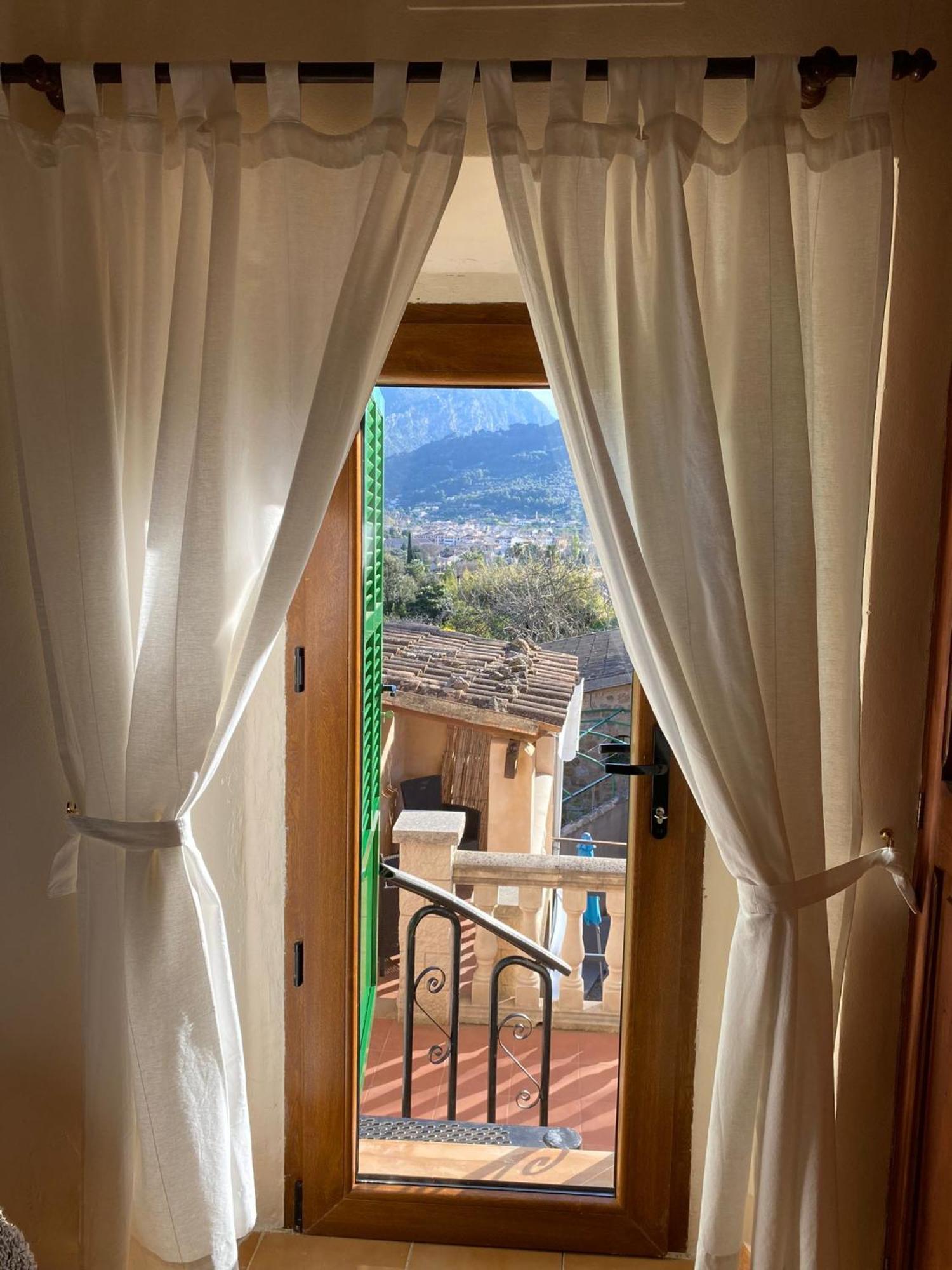 Can Domingo سويير المظهر الخارجي الصورة